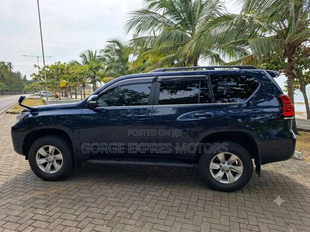 Toyota Land Cruiser Prado 2018 Blue
