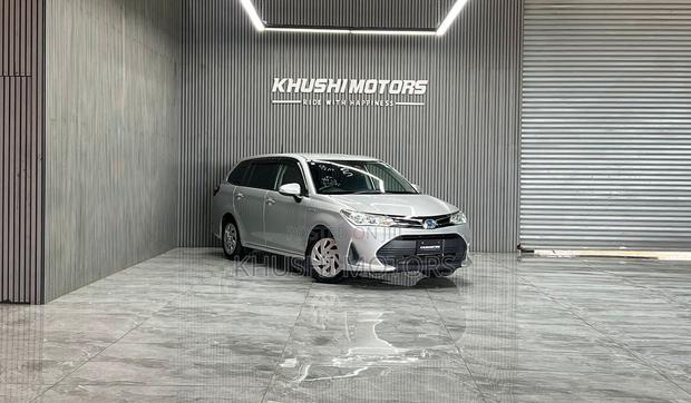 Toyota Corolla Fielder 2019 Silver