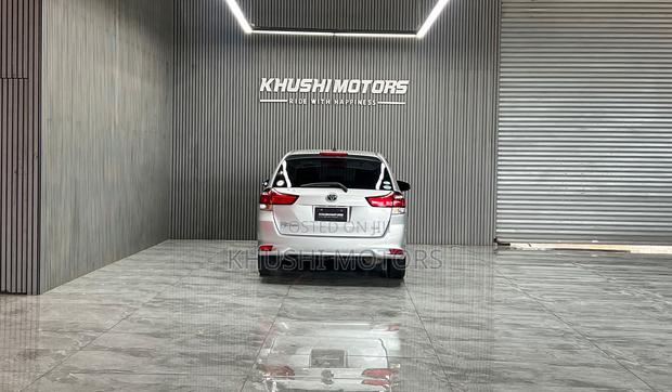 Toyota Corolla Fielder 2019 Silver
