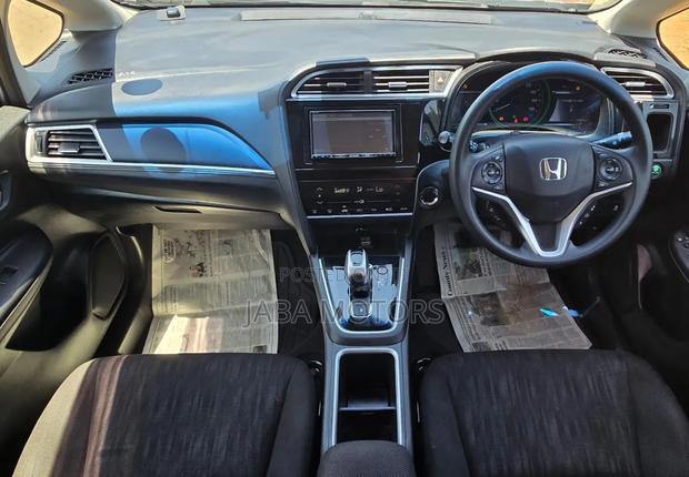 Honda Fit Shuttle 2020 Silver