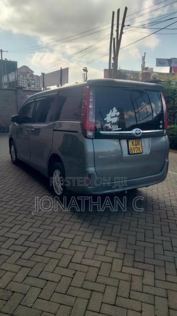 Toyota Esquire 2016 Gray