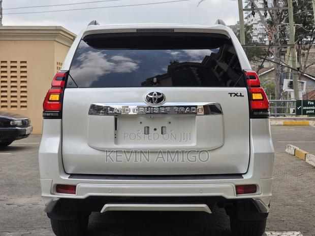Toyota Land Cruiser Prado 2.8 2019 White