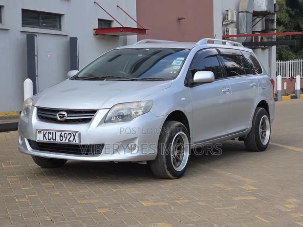 Toyota Corolla Fielder 2012 Silver