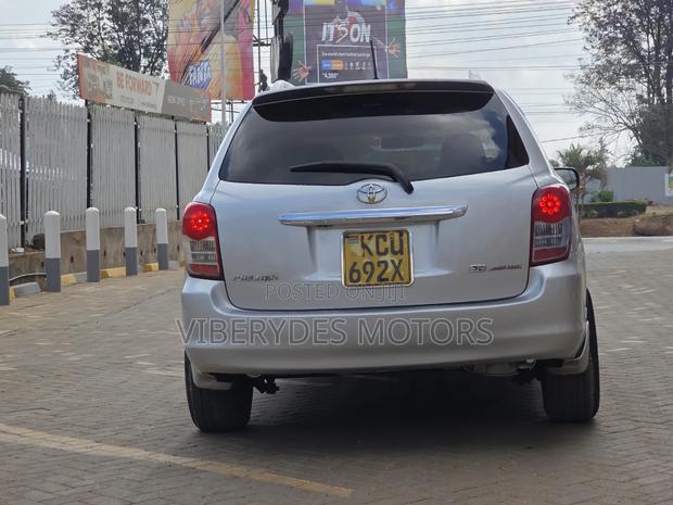 Toyota Corolla Fielder 2012 Silver