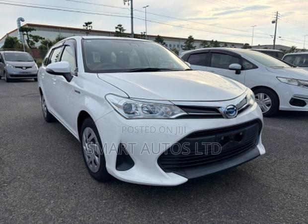Toyota Corolla Fielder 1.5 Hybrid FWD 2020 Pearl