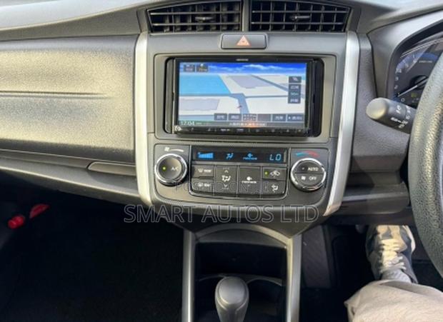 Toyota Corolla Fielder 1.5 Hybrid FWD 2020 Pearl