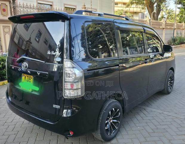 Toyota Voxy 2014 Black
