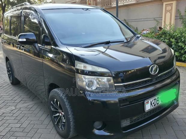 Toyota Voxy 2014 Black
