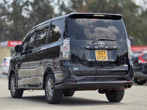 Toyota Voxy 2011 Black