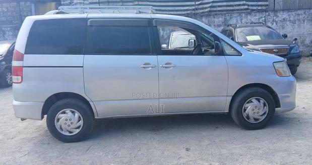 Toyota Noah 2007 Silver