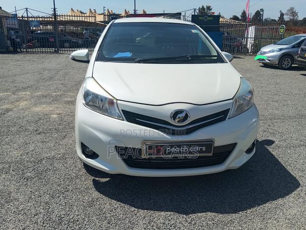 Toyota Vitz 2011 White