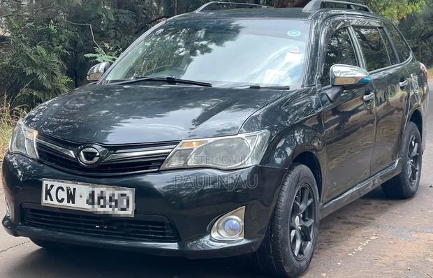Toyota Corolla Fielder 2013