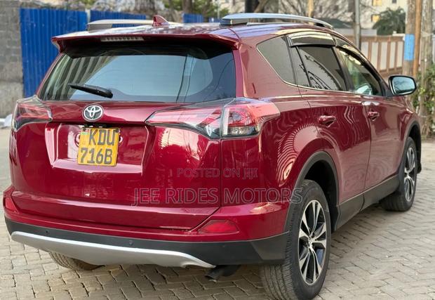 Toyota RAV4 2018 Red