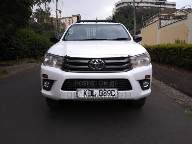 Toyota Hilux 2021 White