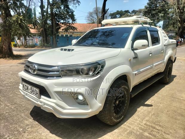 Toyota Hilux 2010 White
