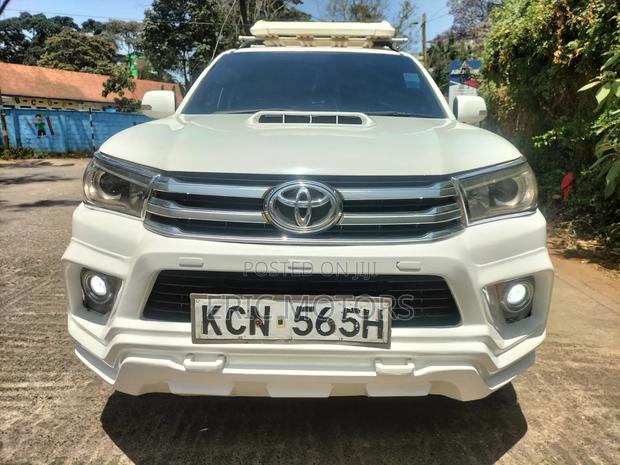 Toyota Hilux 2010 White