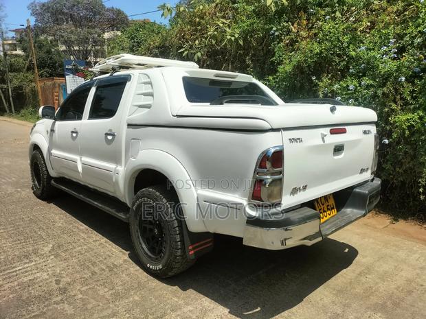 Toyota Hilux 2010 White