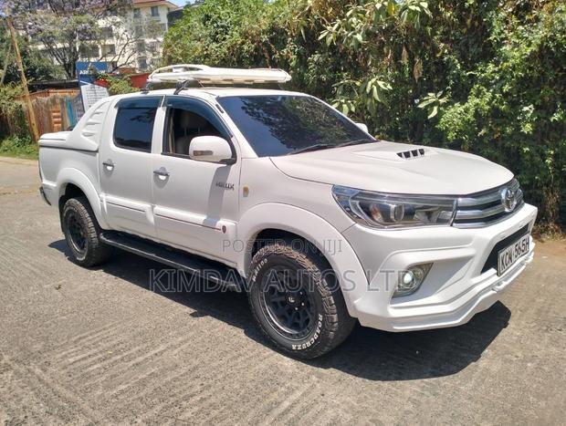 Toyota Hilux 2010 White