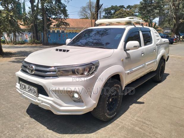 Toyota Hilux 2010 White