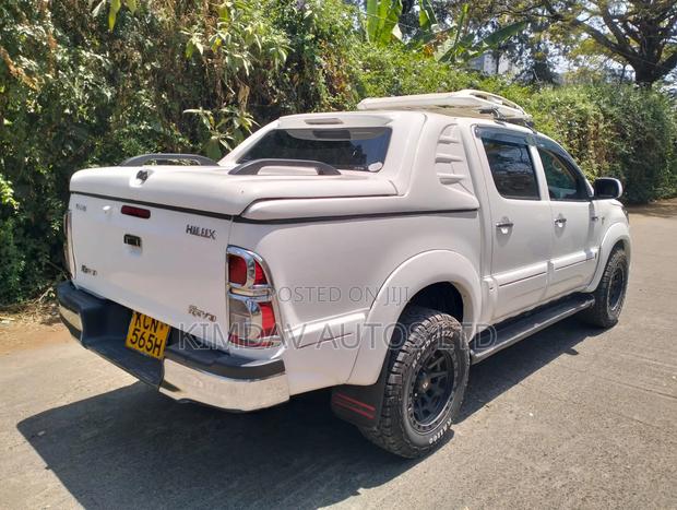 Toyota Hilux 2010 White