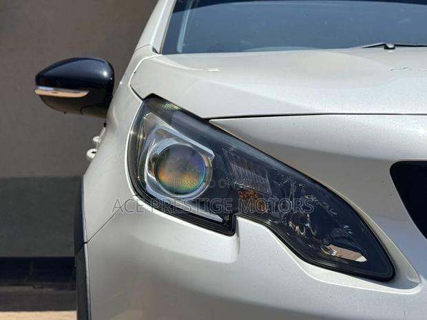 Peugeot 2008 2019 White