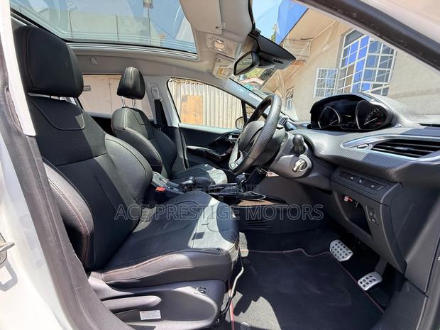 Peugeot 2008 2019 White