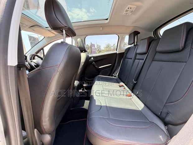 Peugeot 2008 2019 White