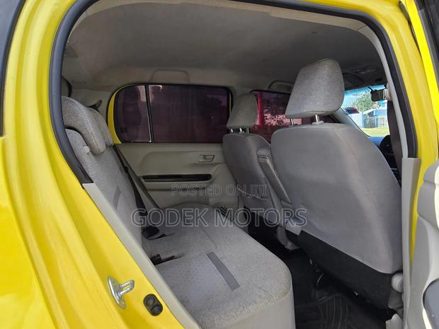 Toyota Passo 2017 Yellow