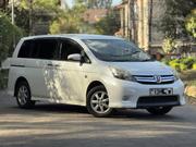Toyota ISIS 2014 White for sale