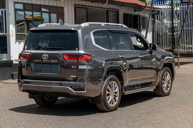 Toyota Land Cruiser LC300 2023 Gray