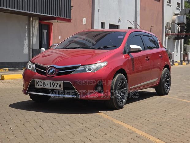 Toyota Auris 2013 Maroon