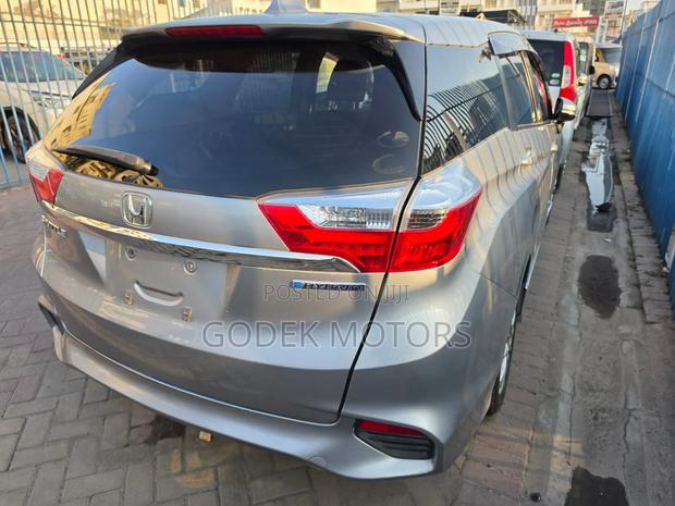Honda Fit Shuttle 2019 Silver