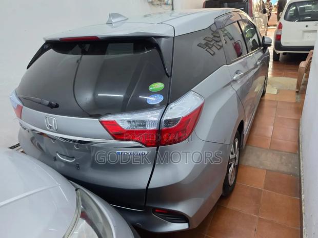 Honda Fit Shuttle 2019 Silver