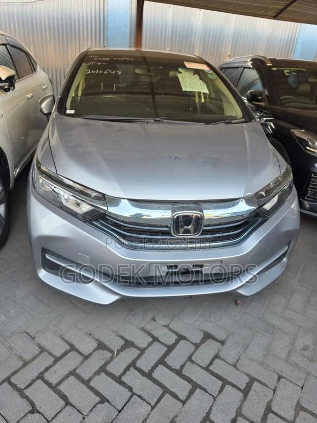 Honda Fit Shuttle 2019 Silver