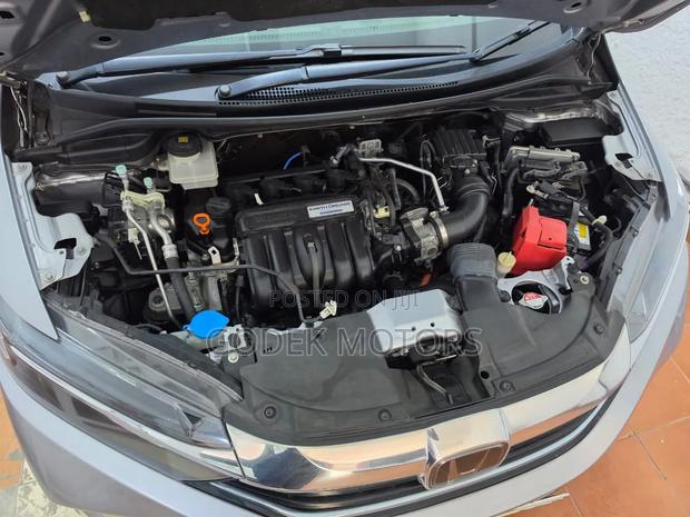Honda Fit Shuttle 2019 Silver