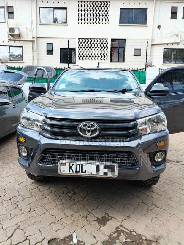 Toyota Hilux 2020 Gray