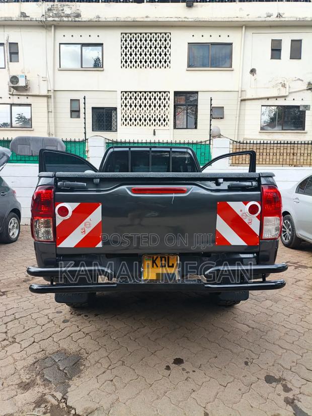 Toyota Hilux 2020 Gray