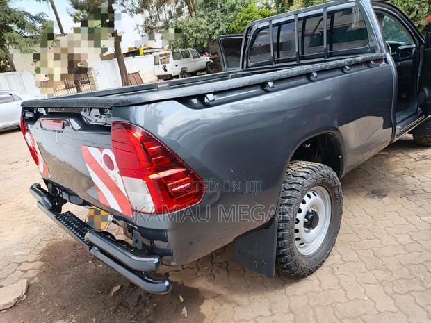 Toyota Hilux 2020 Gray