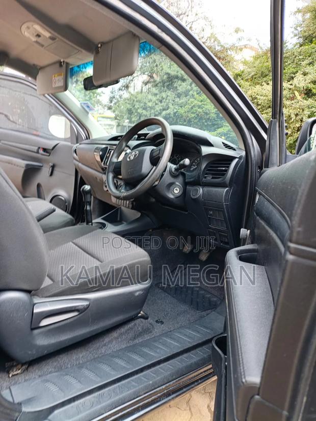 Toyota Hilux 2020 Gray