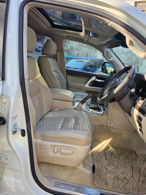 Toyota Land Cruiser 2020 White