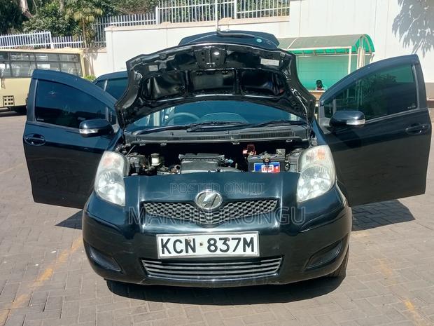 Toyota Vitz 1.3 FWD 5dr 2010 Black