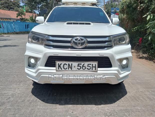 Toyota Hilux 2011 Off white