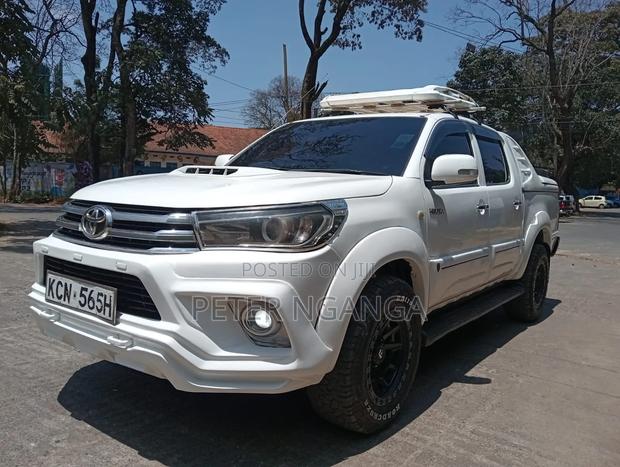 Toyota Hilux 2011 Off white