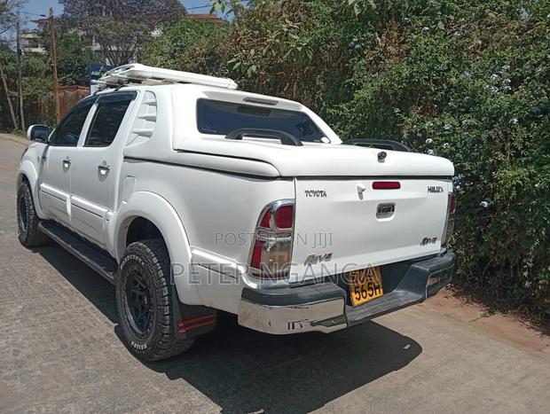 Toyota Hilux 2011 Off white