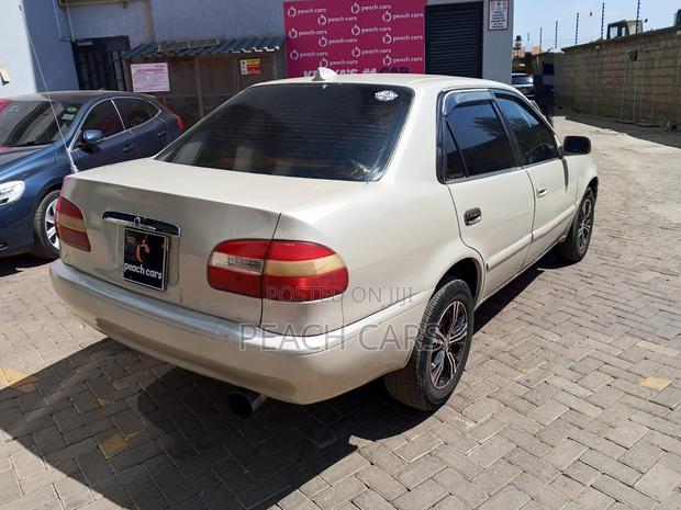 Toyota Corolla 2000 Beige