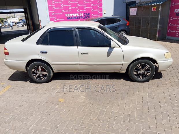 Toyota Corolla 2000 Beige