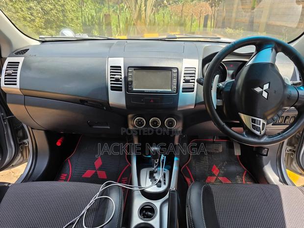 Mitsubishi Outlander 2010 Silver