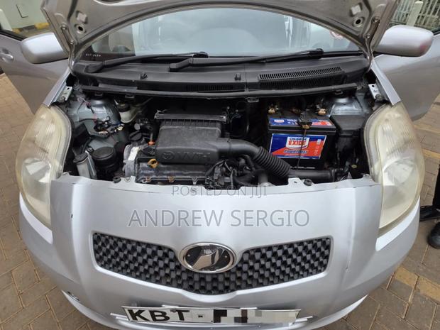 Toyota Vitz 2005 Silver