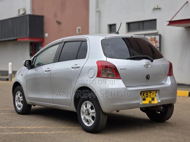 Toyota Vitz 2005 Silver