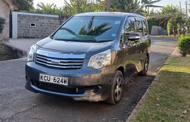 Toyota Noah 2012 Gray